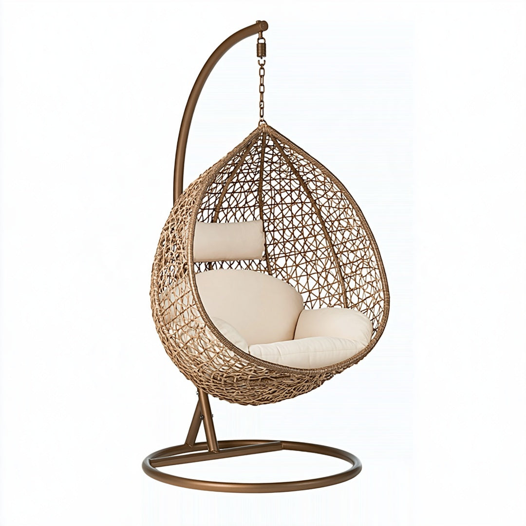 Poltrona sospesa in rattan marrone con supporto in metallo, dimensioni 105x105x195 cm, ideale per interno.