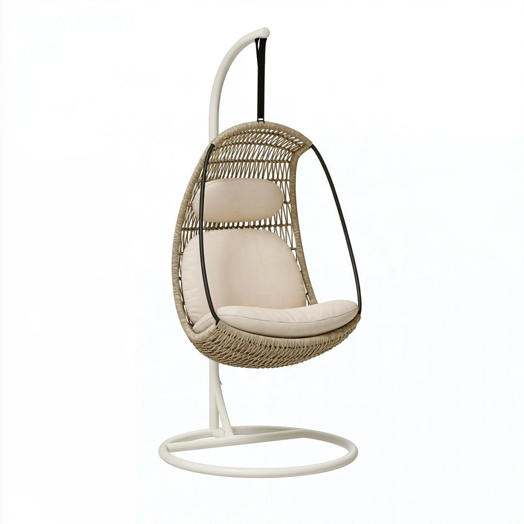 Poltrona sospesa Inqavron in fibra intrecciata beige con struttura bianca, stile boho per interni, dimensioni 110x110x195 cm